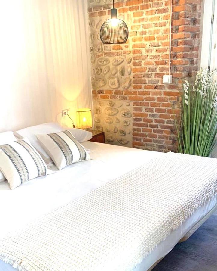 Albany Ancha Hotel León Eksteriør billede A bedroom at the Old Mill